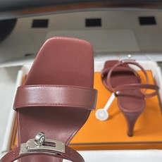 顶级品质(配高档飞机盒✈️) Hermes 爱马仕🐎Glamour凉鞋系列经典Kelly扣高跟凉鞋 上脚真的超级显瘦超级 顶级品质(配高档飞机盒✈️) Hermes 爱马仕🐎Glamour凉鞋系列经典Kelly扣高跟凉鞋 上脚真的超级显瘦超级