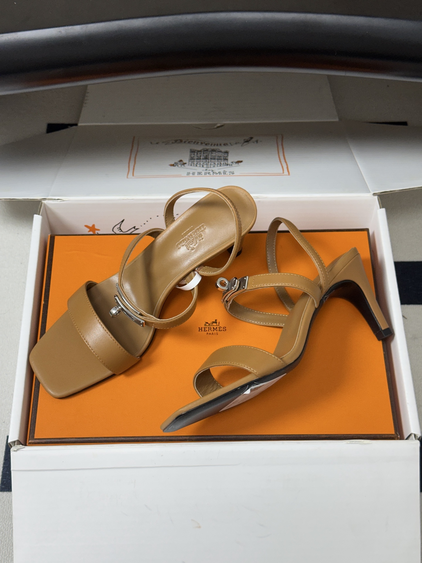 顶级品质(配高档飞机盒✈️) Hermes 爱马仕🐎Glamour凉鞋系列经典Kelly扣高跟凉鞋 上脚真的超级显瘦超级 顶级品质(配高档飞机盒✈️) Hermes 爱马仕🐎Glamour凉鞋系列经典Kelly扣高跟凉鞋 上脚真的超级显瘦超级