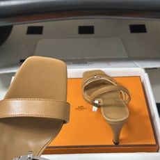 顶级品质(配高档飞机盒✈️) Hermes 爱马仕🐎Glamour凉鞋系列经典Kelly扣高跟凉鞋 上脚真的超级显瘦超级 顶级品质(配高档飞机盒✈️) Hermes 爱马仕🐎Glamour凉鞋系列经典Kelly扣高跟凉鞋 上脚真的超级显瘦超级