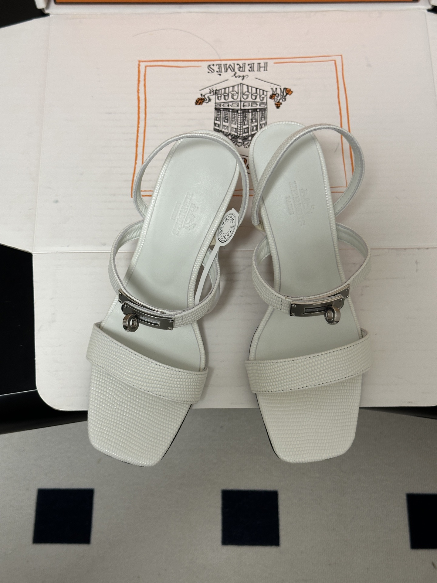 顶级品质（配高档飞机盒✈️） Hermes 爱马仕🐎Glamour凉鞋系列经典Kelly扣高跟凉鞋 上脚真的超级显瘦超级