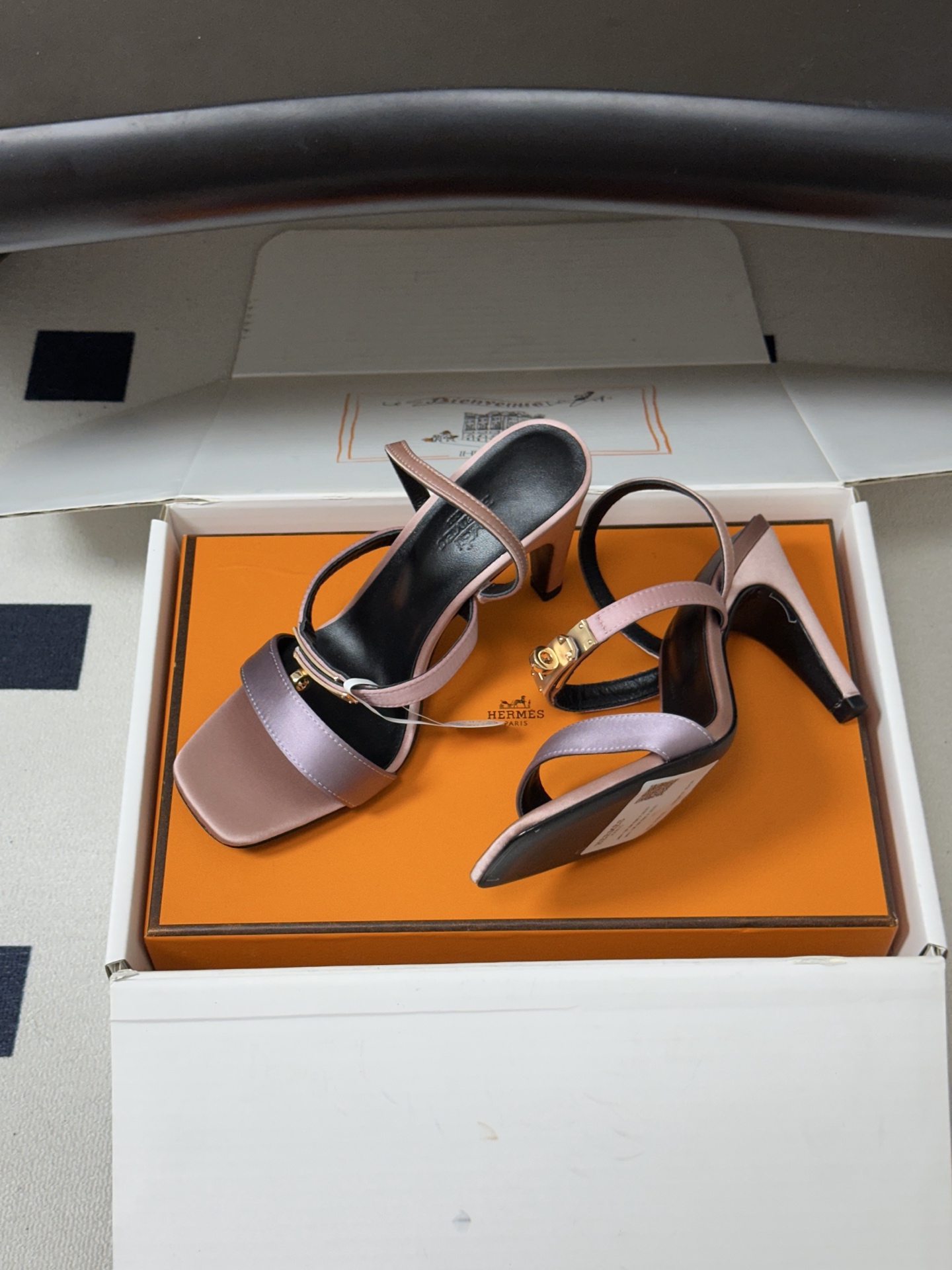 顶级品质(配高档飞机盒✈️) Hermes 爱马仕🐎Glamour凉鞋系列经典Kelly扣高跟凉鞋 上脚真的超级显瘦超级 顶级品质(配高档飞机盒✈️) Hermes 爱马仕🐎Glamour凉鞋系列经典Kelly扣高跟凉鞋 上脚真的超级显瘦超级