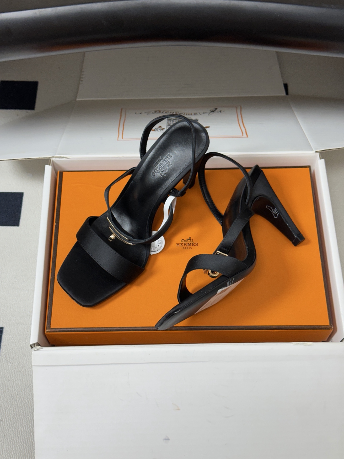 顶级品质（配高档飞机盒✈️） Hermes 爱马仕🐎Glamour凉鞋系列经典Kelly扣高跟凉鞋 上脚真的超级显瘦超级