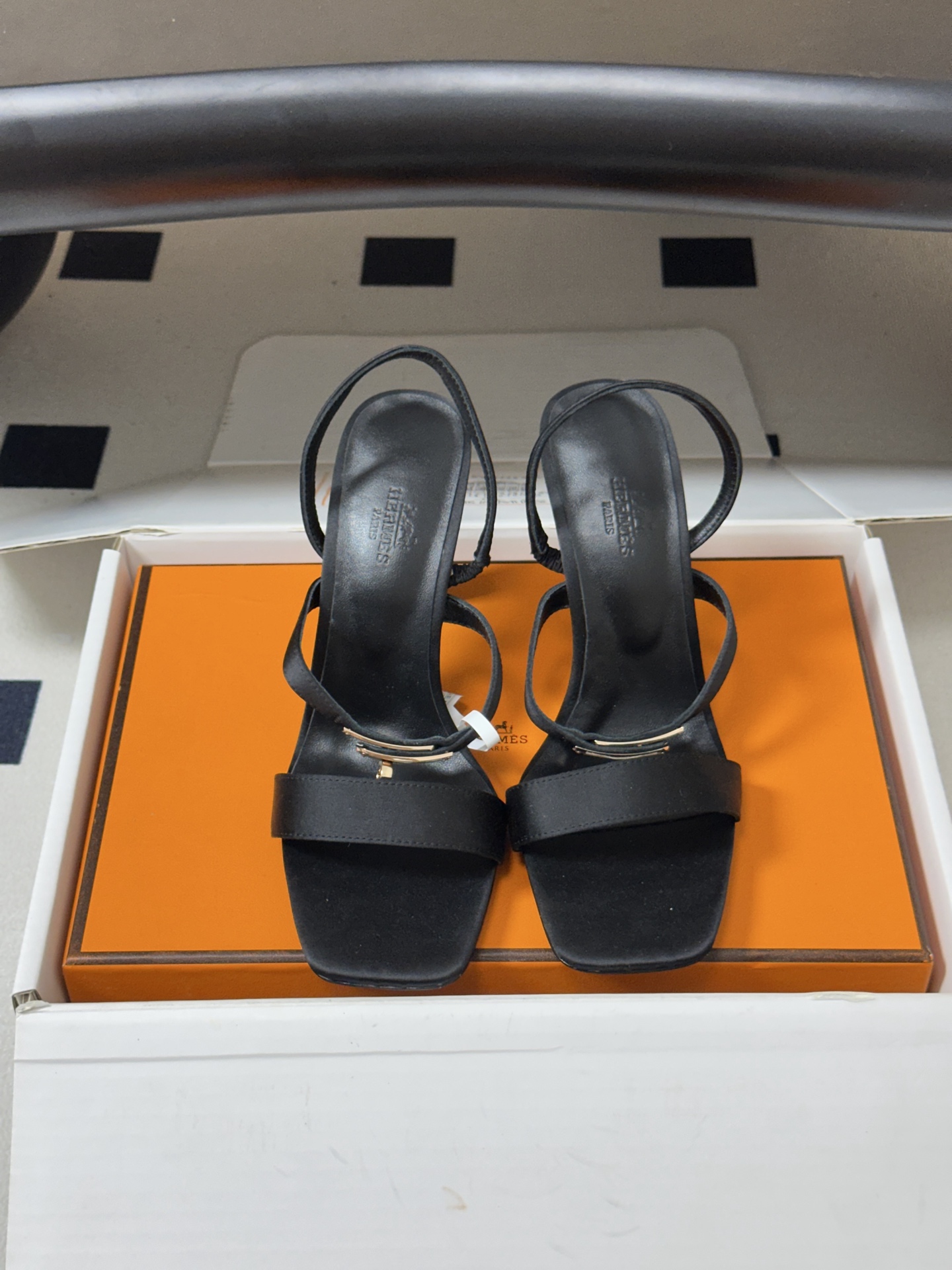 顶级品质（配高档飞机盒✈️） Hermes 爱马仕🐎Glamour凉鞋系列经典Kelly扣高跟凉鞋 上脚真的超级显瘦超级