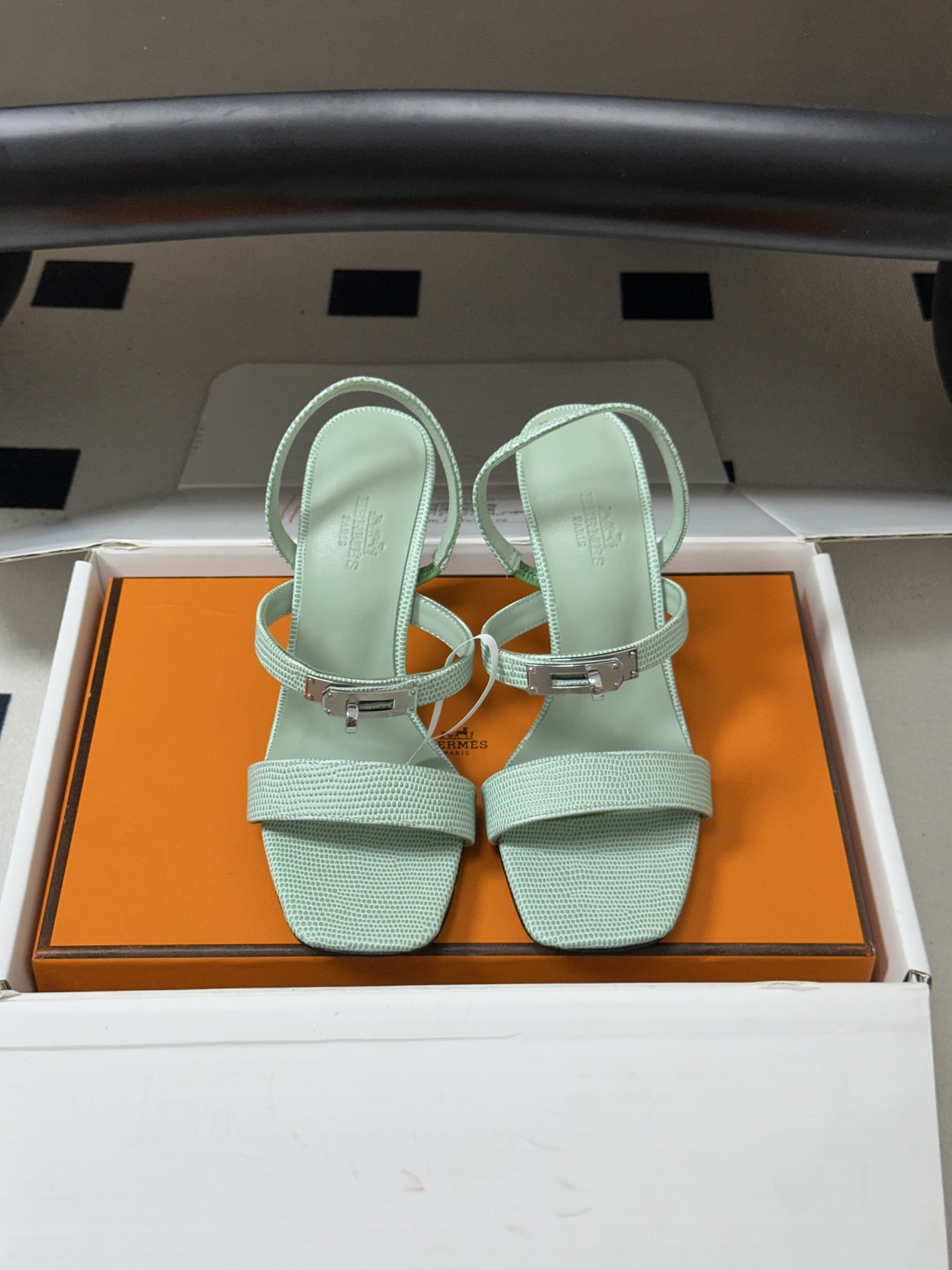 顶级品质(配高档飞机盒✈️) Hermes 爱马仕🐎Glamour凉鞋系列经典Kelly扣高跟凉鞋 上脚真的超级显瘦超级 顶级品质(配高档飞机盒✈️) Hermes 爱马仕🐎Glamour凉鞋系列经典Kelly扣高跟凉鞋 上脚真的超级显瘦超级