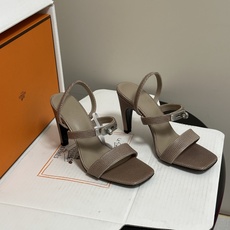 顶级品质(配高档飞机盒✈️) Hermes 爱马仕🐎Glamour凉鞋系列经典Kelly扣高跟凉鞋 上脚真的超级显瘦超级 顶级品质(配高档飞机盒✈️) Hermes 爱马仕🐎Glamour凉鞋系列经典Kelly扣高跟凉鞋 上脚真的超级显瘦超级
