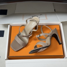顶级品质(配高档飞机盒✈️) Hermes 爱马仕🐎Glamour凉鞋系列经典Kelly扣高跟凉鞋 上脚真的超级显瘦超级 顶级品质(配高档飞机盒✈️) Hermes 爱马仕🐎Glamour凉鞋系列经典Kelly扣高跟凉鞋 上脚真的超级显瘦超级