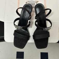 顶级品质(配高档飞机盒✈️) Hermes 爱马仕🐎Glamour凉鞋系列经典Kelly扣高跟凉鞋 上脚真的超级显瘦超级 顶级品质(配高档飞机盒✈️) Hermes 爱马仕🐎Glamour凉鞋系列经典Kelly扣高跟凉鞋 上脚真的超级显瘦超级