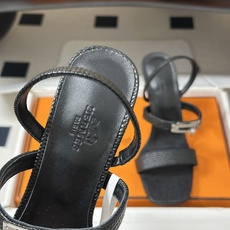 顶级品质(配高档飞机盒✈️) Hermes 爱马仕🐎Glamour凉鞋系列经典Kelly扣高跟凉鞋 上脚真的超级显瘦超级 顶级品质(配高档飞机盒✈️) Hermes 爱马仕🐎Glamour凉鞋系列经典Kelly扣高跟凉鞋 上脚真的超级显瘦超级
