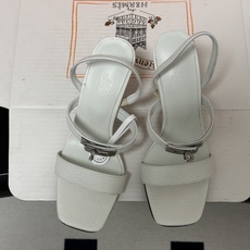 顶级品质(配高档飞机盒✈️) Hermes 爱马仕🐎Glamour凉鞋系列经典Kelly扣高跟凉鞋 上脚真的超级显瘦超级 顶级品质(配高档飞机盒✈️) Hermes 爱马仕🐎Glamour凉鞋系列经典Kelly扣高跟凉鞋 上脚真的超级显瘦超级