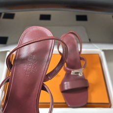顶级品质(配高档飞机盒✈️) Hermes 爱马仕🐎Glamour凉鞋系列经典Kelly扣高跟凉鞋 上脚真的超级显瘦超级 顶级品质(配高档飞机盒✈️) Hermes 爱马仕🐎Glamour凉鞋系列经典Kelly扣高跟凉鞋 上脚真的超级显瘦超级