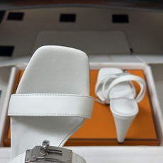 顶级品质(配高档飞机盒✈️) Hermes 爱马仕🐎Glamour凉鞋系列经典Kelly扣高跟凉鞋 上脚真的超级显瘦超级 顶级品质(配高档飞机盒✈️) Hermes 爱马仕🐎Glamour凉鞋系列经典Kelly扣高跟凉鞋 上脚真的超级显瘦超级