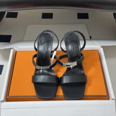 顶级品质(配高档飞机盒✈️) Hermes 爱马仕🐎Glamour凉鞋系列经典Kelly扣高跟凉鞋 上脚真的超级显瘦超级 顶级品质(配高档飞机盒✈️) Hermes 爱马仕🐎Glamour凉鞋系列经典Kelly扣高跟凉鞋 上脚真的超级显瘦超级