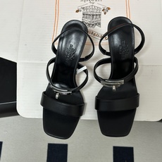 顶级品质(配高档飞机盒✈️) Hermes 爱马仕🐎Glamour凉鞋系列经典Kelly扣高跟凉鞋 上脚真的超级显瘦超级 顶级品质(配高档飞机盒✈️) Hermes 爱马仕🐎Glamour凉鞋系列经典Kelly扣高跟凉鞋 上脚真的超级显瘦超级