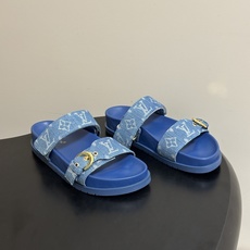 顶级品质 Louis Vuitton 路易威登Lv经典款魔术贴凉拖鞋 用皮革渲染清爽色彩,将明快氛围延续至防滑橡胶外底。 顶级品质 Louis Vuitton 路易威登Lv经典款魔术贴凉拖鞋 用皮革渲染清爽色彩,将明快氛围延续至防滑橡胶外底。
