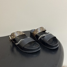 顶级品质 Louis Vuitton 路易威登2026夏季新款Lv 链条⛓凉拖鞋休闲搭扣沙滩平底凉拖鞋 LV Vibe舒 顶级品质 Louis Vuitton 路易威登2026夏季新款Lv 链条⛓凉拖鞋休闲搭扣沙滩平底凉拖鞋 LV Vibe舒