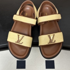 顶级品质 Louis Vuitton 路易威登2026夏季新款LV MARE COMFORT 凉鞋经典字母扣魔术贴休闲沙 顶级品质 Louis Vuitton 路易威登2026夏季新款LV MARE COMFORT 凉鞋经典字母扣魔术贴休闲沙