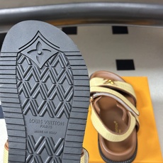 顶级品质 Louis Vuitton 路易威登2026夏季新款LV MARE COMFORT 凉鞋经典字母扣魔术贴休闲沙 顶级品质 Louis Vuitton 路易威登2026夏季新款LV MARE COMFORT 凉鞋经典字母扣魔术贴休闲沙