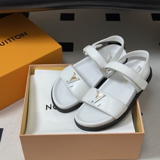 顶级品质 Louis Vuitton 路易威登2026夏季新款LV MARE COMFORT 凉鞋经典字母扣魔术贴休闲沙 顶级品质 Louis Vuitton 路易威登2026夏季新款LV MARE COMFORT 凉鞋经典字母扣魔术贴休闲沙