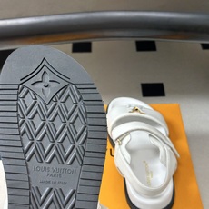 顶级品质 Louis Vuitton 路易威登2026夏季新款LV MARE COMFORT 凉鞋经典字母扣魔术贴休闲沙 顶级品质 Louis Vuitton 路易威登2026夏季新款LV MARE COMFORT 凉鞋经典字母扣魔术贴休闲沙