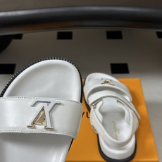 顶级品质 Louis Vuitton 路易威登2026夏季新款LV MARE COMFORT 凉鞋经典字母扣魔术贴休闲沙 顶级品质 Louis Vuitton 路易威登2026夏季新款LV MARE COMFORT 凉鞋经典字母扣魔术贴休闲沙