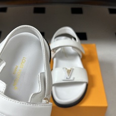顶级品质 Louis Vuitton 路易威登2026夏季新款LV MARE COMFORT 凉鞋经典字母扣魔术贴休闲沙 顶级品质 Louis Vuitton 路易威登2026夏季新款LV MARE COMFORT 凉鞋经典字母扣魔术贴休闲沙