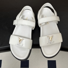 顶级品质 Louis Vuitton 路易威登2026夏季新款LV MARE COMFORT 凉鞋经典字母扣魔术贴休闲沙 顶级品质 Louis Vuitton 路易威登2026夏季新款LV MARE COMFORT 凉鞋经典字母扣魔术贴休闲沙