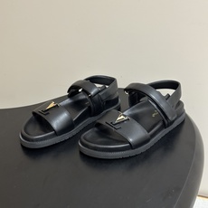 顶级品质 Louis Vuitton 路易威登2026夏季新款LV MARE COMFORT 凉鞋经典字母扣魔术贴休闲沙 顶级品质 Louis Vuitton 路易威登2026夏季新款LV MARE COMFORT 凉鞋经典字母扣魔术贴休闲沙