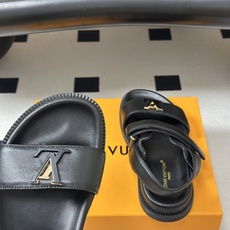 顶级品质 Louis Vuitton 路易威登2026夏季新款LV MARE COMFORT 凉鞋经典字母扣魔术贴休闲沙 顶级品质 Louis Vuitton 路易威登2026夏季新款LV MARE COMFORT 凉鞋经典字母扣魔术贴休闲沙