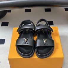 顶级品质 Louis Vuitton 路易威登2026夏季新款LV MARE COMFORT 凉鞋经典字母扣魔术贴休闲沙 顶级品质 Louis Vuitton 路易威登2026夏季新款LV MARE COMFORT 凉鞋经典字母扣魔术贴休闲沙