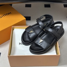 顶级品质 Louis Vuitton 路易威登2026夏季新款LV MARE COMFORT 凉鞋经典字母扣魔术贴休闲沙 顶级品质 Louis Vuitton 路易威登2026夏季新款LV MARE COMFORT 凉鞋经典字母扣魔术贴休闲沙