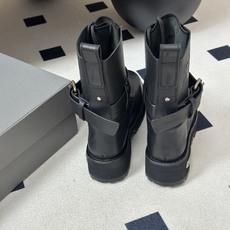 26秋冬新款Balenciga巴黎世家 26FW毒液Venom中筒靴 机车朋克风马丁短靴 搭扣大厚底系列短靴 暗黑机能风 26秋冬新款Balenciga巴黎世家 26FW毒液Venom中筒靴 机车朋克风马丁短靴 搭扣大厚底系列短靴 暗黑机能风