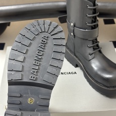 26秋冬新款Balenciga巴黎世家 26FW毒液Venom中筒靴 机车朋克风马丁短靴 搭扣大厚底系列短靴 暗黑机能风 26秋冬新款Balenciga巴黎世家 26FW毒液Venom中筒靴 机车朋克风马丁短靴 搭扣大厚底系列短靴 暗黑机能风
