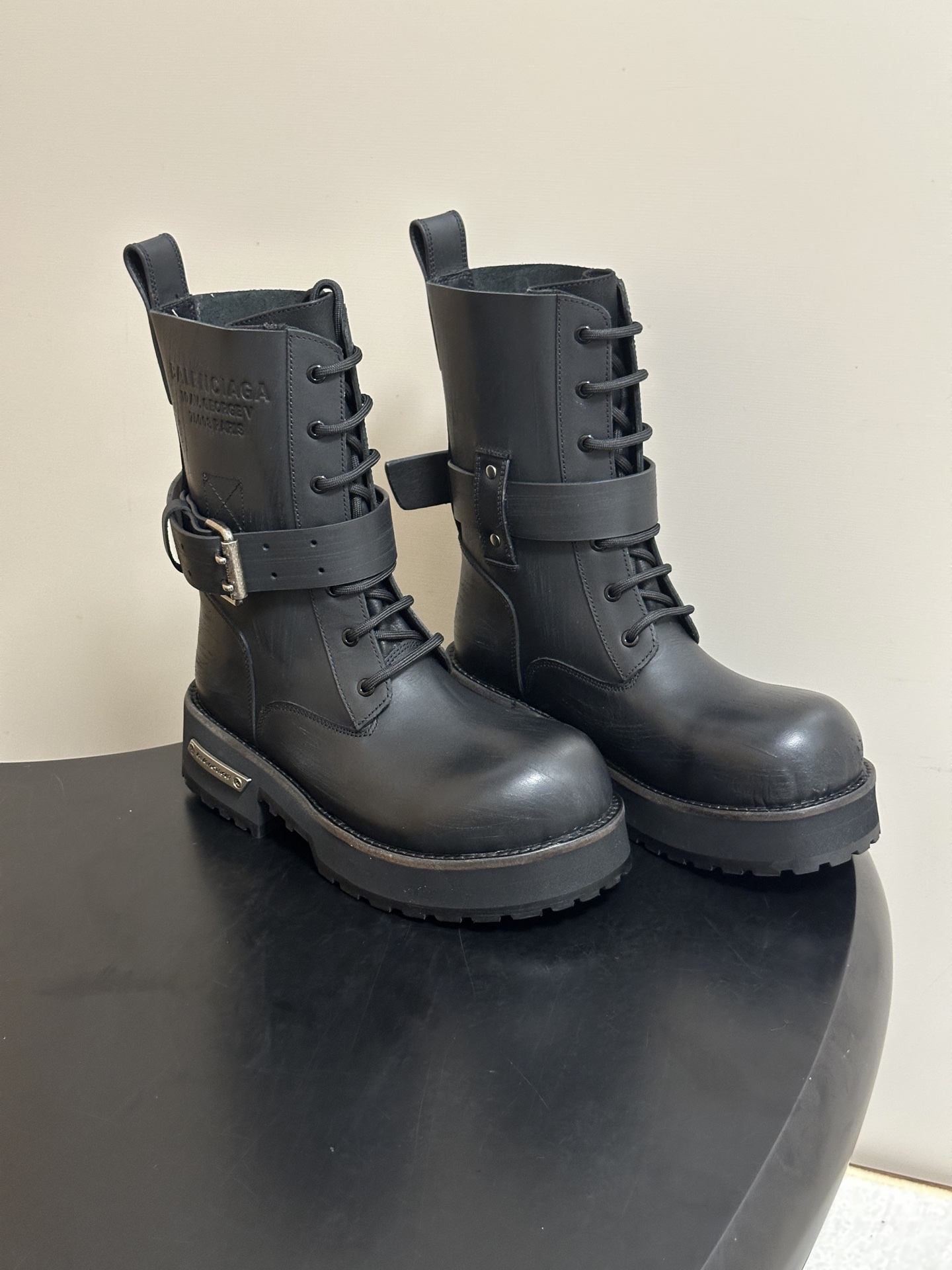 26秋冬新款Balenciga巴黎世家 26FW毒液Venom中筒靴 机车朋克风马丁短靴 搭扣大厚底系列短靴 暗黑机能风 26秋冬新款Balenciga巴黎世家 26FW毒液Venom中筒靴 机车朋克风马丁短靴 搭扣大厚底系列短靴 暗黑机能风