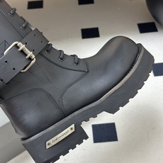 26秋冬新款Balenciga巴黎世家 26FW毒液Venom中筒靴 机车朋克风马丁短靴 搭扣大厚底系列短靴 暗黑机能风 26秋冬新款Balenciga巴黎世家 26FW毒液Venom中筒靴 机车朋克风马丁短靴 搭扣大厚底系列短靴 暗黑机能风
