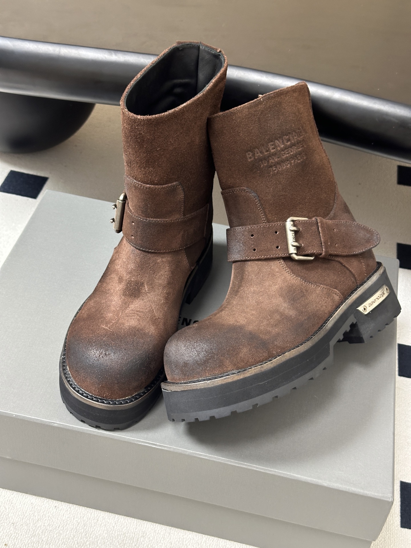 26秋冬新款Balenciga巴黎世家 26FW毒液Venom 短筒靴 机车朋克风马丁短靴 搭扣大厚底一脚蹬短靴 暗黑机