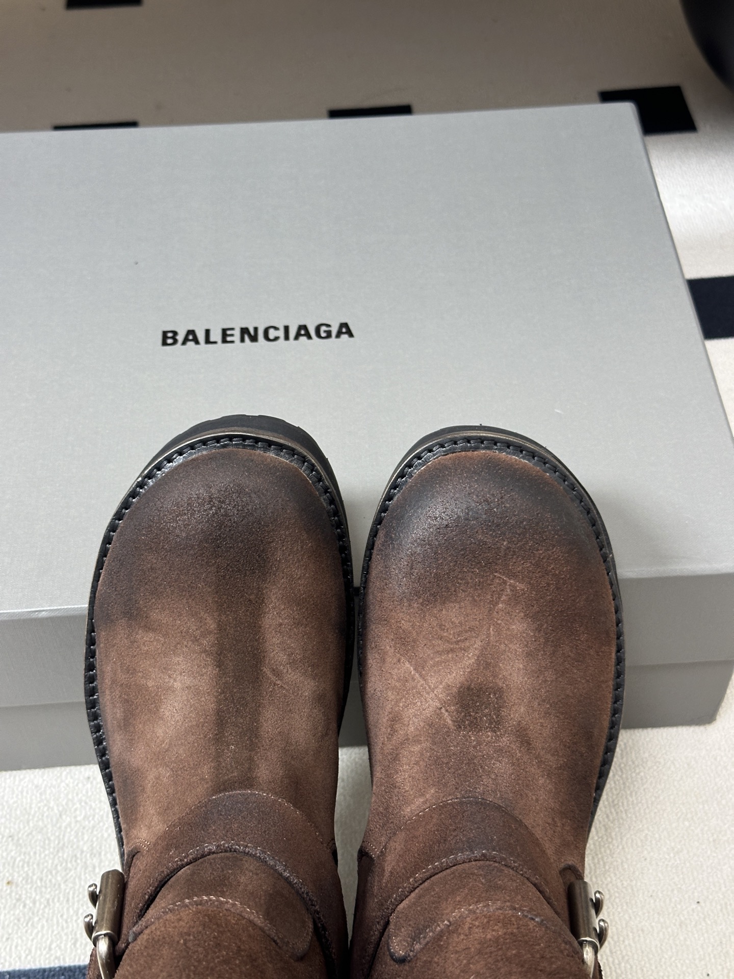 26秋冬新款Balenciga巴黎世家 26FW毒液Venom 短筒靴 机车朋克风马丁短靴 搭扣大厚底一脚蹬短靴 暗黑机