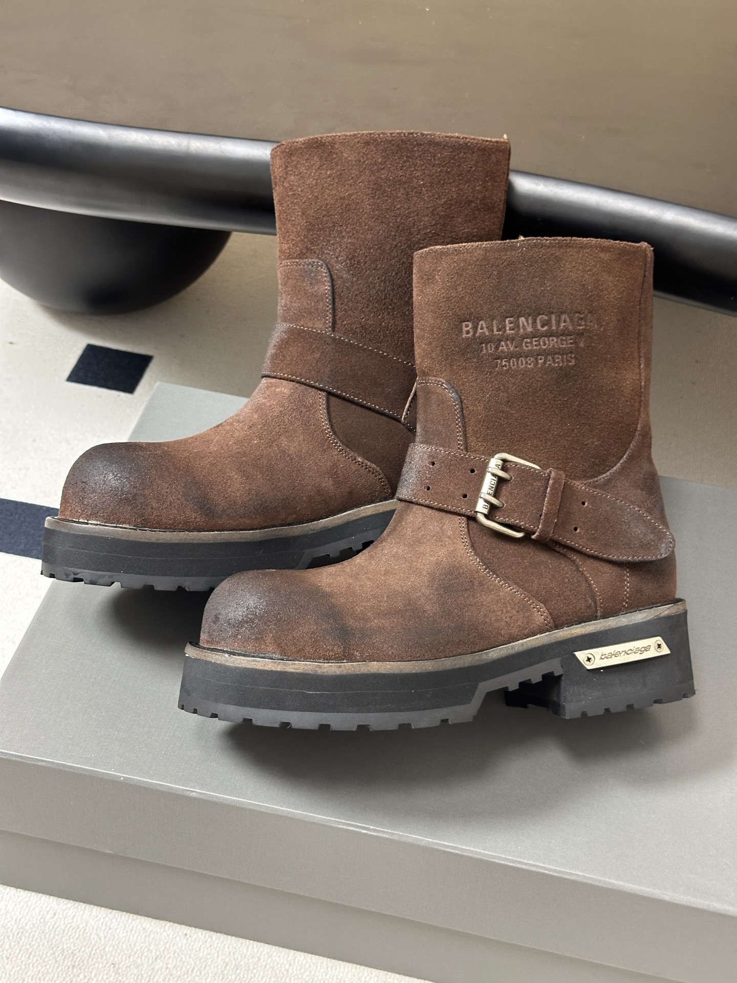 26秋冬新款Balenciga巴黎世家 26FW毒液Venom 短筒靴 机车朋克风马丁短靴 搭扣大厚底一脚蹬短靴 暗黑机