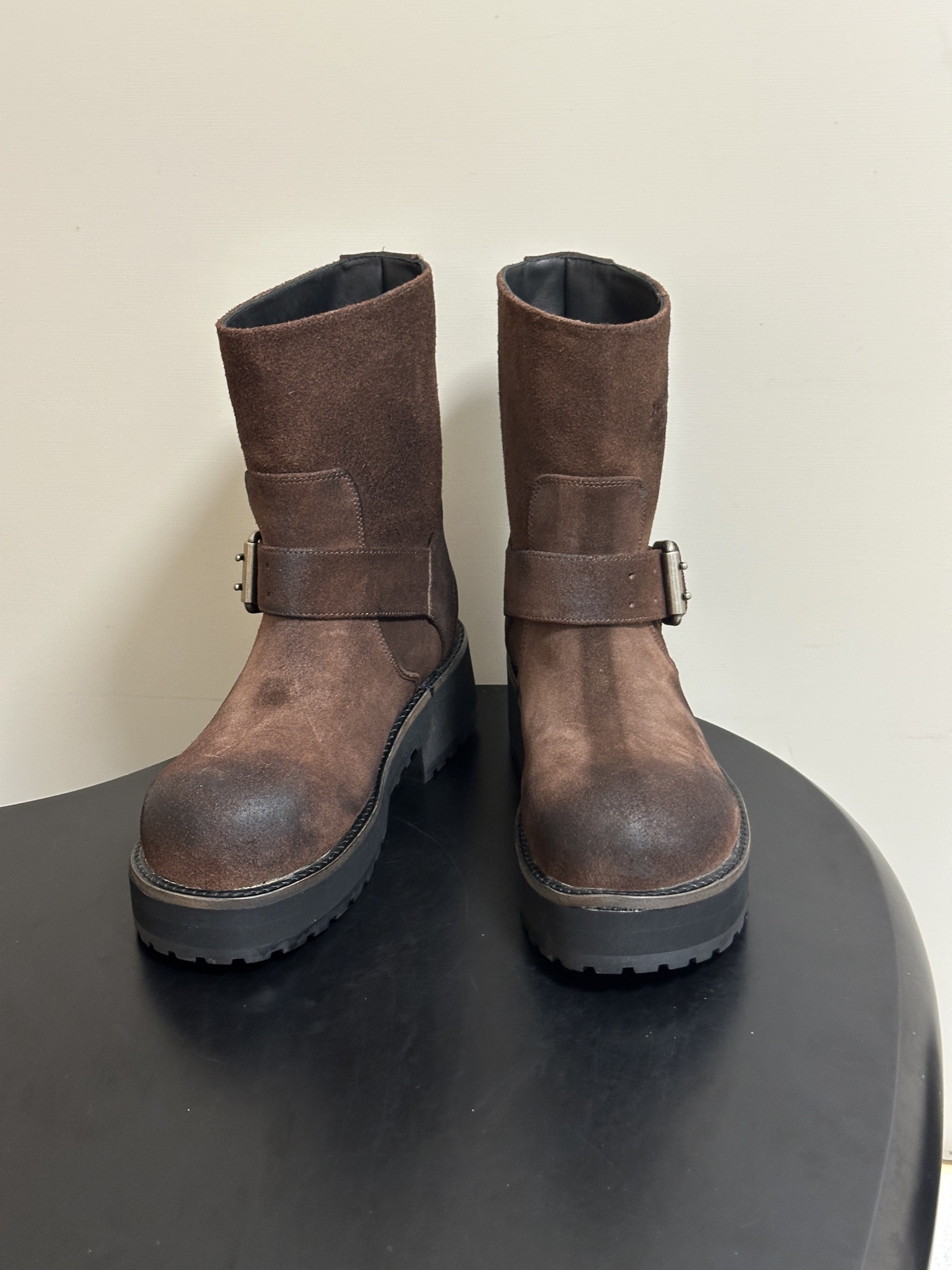 26秋冬新款Balenciga巴黎世家 26FW毒液Venom 短筒靴 机车朋克风马丁短靴 搭扣大厚底一脚蹬短靴 暗黑机