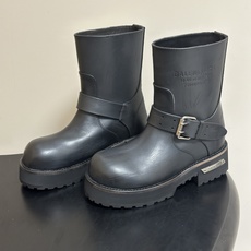 26秋冬新款Balenciga巴黎世家 26FW毒液Venom 短筒靴 机车朋克风马丁短靴 搭扣大厚底一脚蹬短靴 暗黑机 26秋冬新款Balenciga巴黎世家 26FW毒液Venom 短筒靴 机车朋克风马丁短靴 搭扣大厚底一脚蹬短靴 暗黑机
