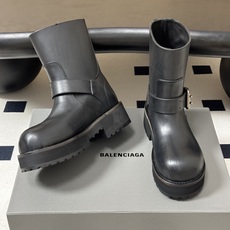 26秋冬新款Balenciga巴黎世家 26FW毒液Venom 短筒靴 机车朋克风马丁短靴 搭扣大厚底一脚蹬短靴 暗黑机 26秋冬新款Balenciga巴黎世家 26FW毒液Venom 短筒靴 机车朋克风马丁短靴 搭扣大厚底一脚蹬短靴 暗黑机