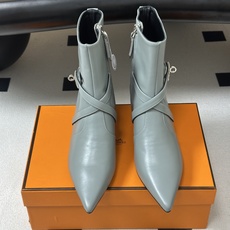 顶级品质 Hermes 爱马仕🐎 26Fw秋冬新款 H家Nice 40及踝靴系列经典Kelly扣交叉带及踝靴侧拉链小猫跟 顶级品质 Hermes 爱马仕🐎 26Fw秋冬新款 H家Nice 40及踝靴系列经典Kelly扣交叉带及踝靴侧拉链小猫跟