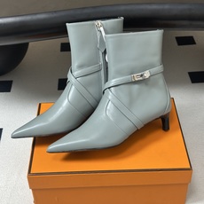 顶级品质 Hermes 爱马仕🐎 26Fw秋冬新款 H家Nice 40及踝靴系列经典Kelly扣交叉带及踝靴侧拉链小猫跟 顶级品质 Hermes 爱马仕🐎 26Fw秋冬新款 H家Nice 40及踝靴系列经典Kelly扣交叉带及踝靴侧拉链小猫跟