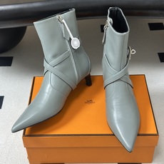 顶级品质 Hermes 爱马仕🐎 26Fw秋冬新款 H家Nice 40及踝靴系列经典Kelly扣交叉带及踝靴侧拉链小猫跟 顶级品质 Hermes 爱马仕🐎 26Fw秋冬新款 H家Nice 40及踝靴系列经典Kelly扣交叉带及踝靴侧拉链小猫跟