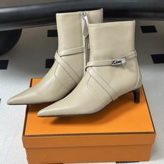 顶级品质 Hermes 爱马仕🐎 26Fw秋冬新款 H家Nice 40及踝靴系列经典Kelly扣交叉带及踝靴侧拉链小猫跟 顶级品质 Hermes 爱马仕🐎 26Fw秋冬新款 H家Nice 40及踝靴系列经典Kelly扣交叉带及踝靴侧拉链小猫跟