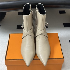 顶级品质 Hermes 爱马仕🐎 26Fw秋冬新款 H家Nice 40及踝靴系列经典Kelly扣交叉带及踝靴侧拉链小猫跟 顶级品质 Hermes 爱马仕🐎 26Fw秋冬新款 H家Nice 40及踝靴系列经典Kelly扣交叉带及踝靴侧拉链小猫跟