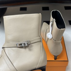 顶级品质 Hermes 爱马仕🐎 26Fw秋冬新款 H家Nice 40及踝靴系列经典Kelly扣交叉带及踝靴侧拉链小猫跟 顶级品质 Hermes 爱马仕🐎 26Fw秋冬新款 H家Nice 40及踝靴系列经典Kelly扣交叉带及踝靴侧拉链小猫跟