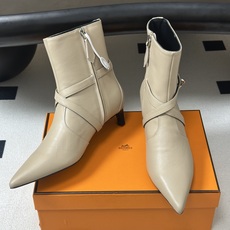 顶级品质 Hermes 爱马仕🐎 26Fw秋冬新款 H家Nice 40及踝靴系列经典Kelly扣交叉带及踝靴侧拉链小猫跟 顶级品质 Hermes 爱马仕🐎 26Fw秋冬新款 H家Nice 40及踝靴系列经典Kelly扣交叉带及踝靴侧拉链小猫跟