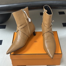 顶级品质 Hermes 爱马仕🐎 26Fw秋冬新款 H家Nice 40及踝靴系列经典Kelly扣交叉带及踝靴侧拉链小猫跟 顶级品质 Hermes 爱马仕🐎 26Fw秋冬新款 H家Nice 40及踝靴系列经典Kelly扣交叉带及踝靴侧拉链小猫跟