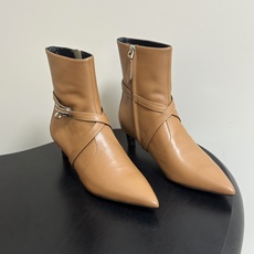 顶级品质 Hermes 爱马仕🐎 26Fw秋冬新款 H家Nice 40及踝靴系列经典Kelly扣交叉带及踝靴侧拉链小猫跟 顶级品质 Hermes 爱马仕🐎 26Fw秋冬新款 H家Nice 40及踝靴系列经典Kelly扣交叉带及踝靴侧拉链小猫跟