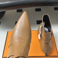 顶级品质 Hermes 爱马仕🐎 26Fw秋冬新款 H家Nice 40及踝靴系列经典Kelly扣交叉带及踝靴侧拉链小猫跟 顶级品质 Hermes 爱马仕🐎 26Fw秋冬新款 H家Nice 40及踝靴系列经典Kelly扣交叉带及踝靴侧拉链小猫跟